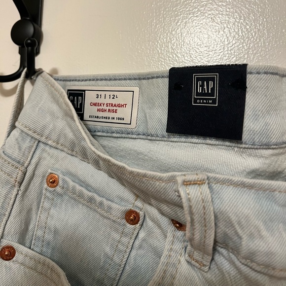 NWT GAP High Rise Cheeky Straight raw hem light jeans denim - Picture 2 of 5